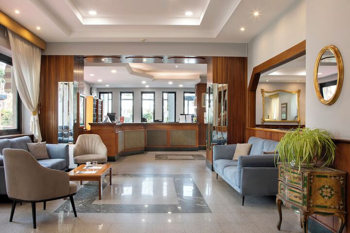 Entrance & Lobby