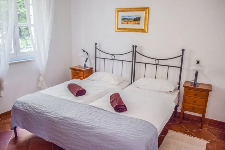 Room 5 of 23