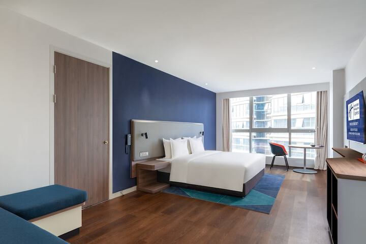 Room 13 of 61