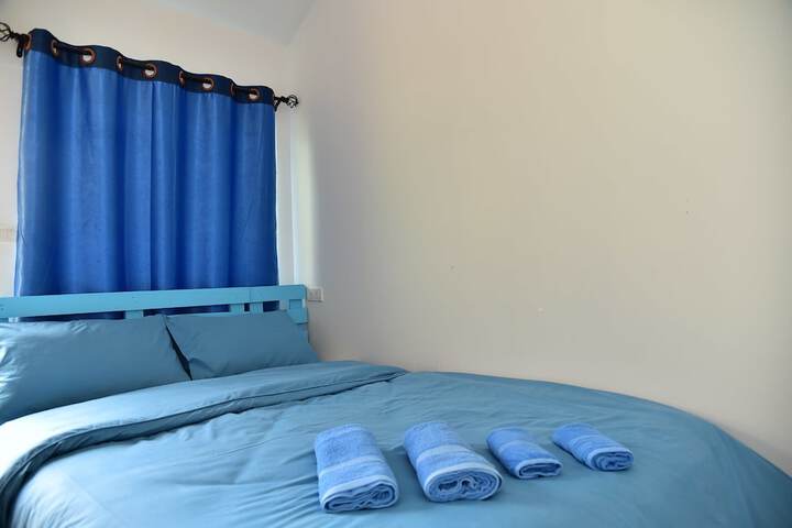 Room 12 of 37