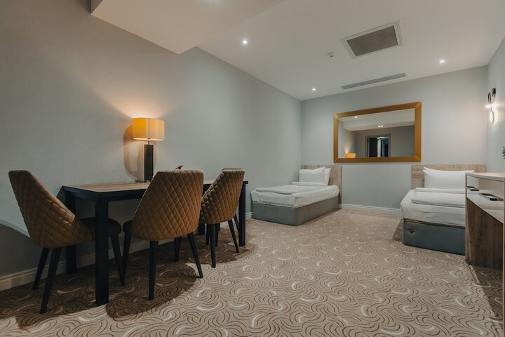 Room 50 of 173