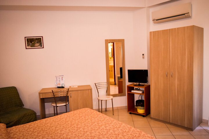 Room 15 of 105