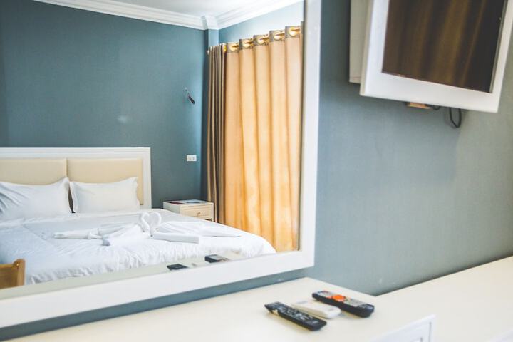 Room 6 of 35