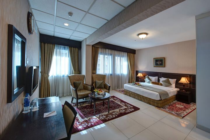 Room 9 of 34