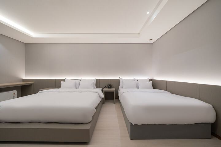 Room 38 of 104
