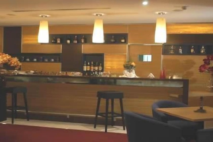 Lounge 31 of 43