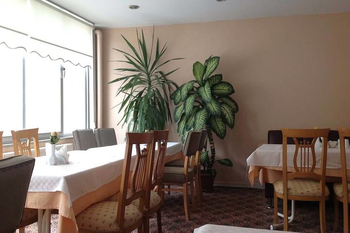 Dining 21 of 22