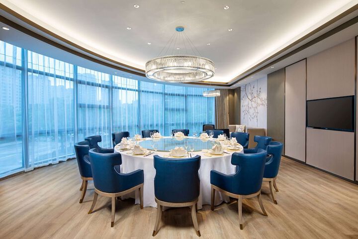 Dining 17 of 20