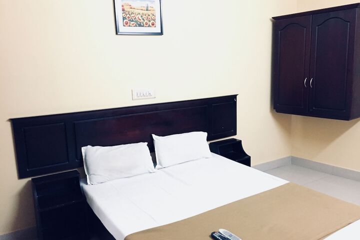 Room 6 of 18