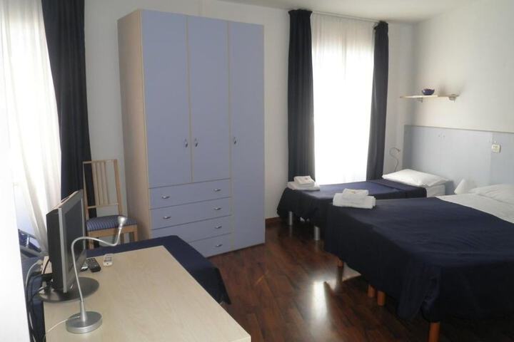 Room 10 of 35