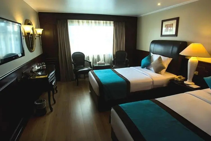 Room 2 of 2