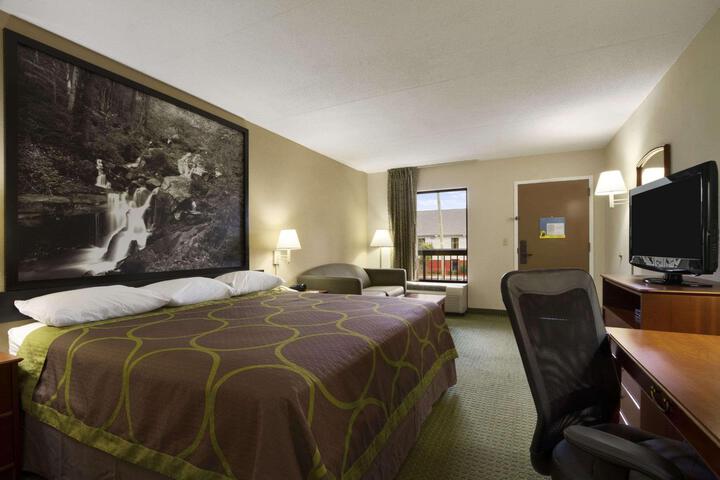 1 King Bed (4 of 7)