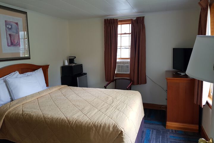 Basic 2 Queen Beds River View (3 of 17)