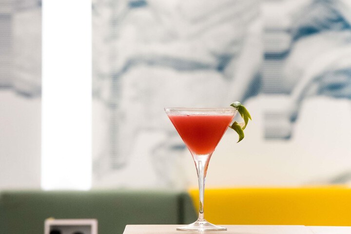 Lounge 64 of 88
