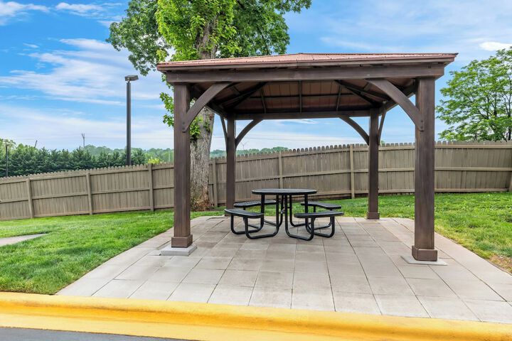 Terrace/Patio 33 of 34