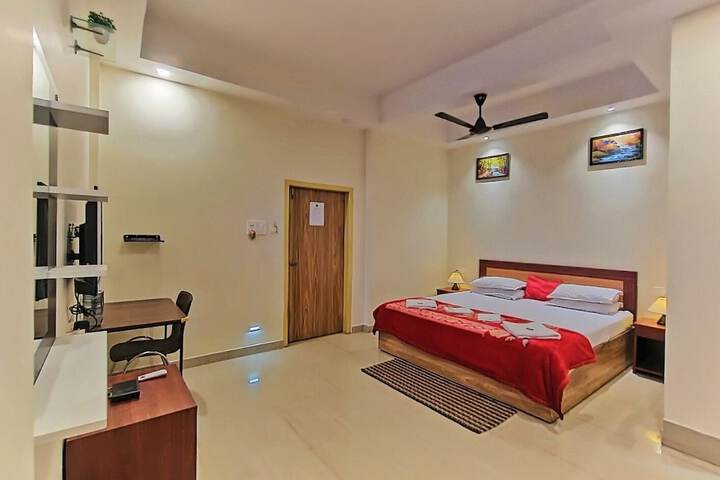Room 6 of 18