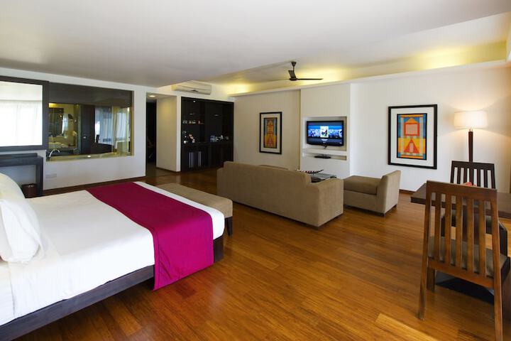 Room 10 of 84