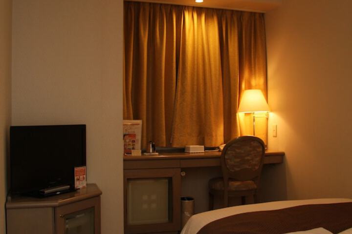Room 4 of 75
