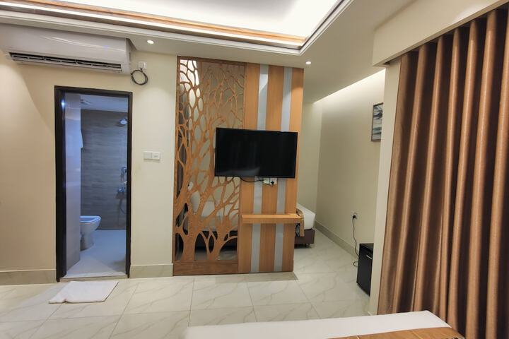 Room 3 of 16