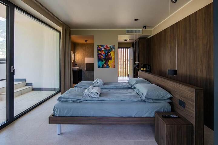 Room 6 of 34
