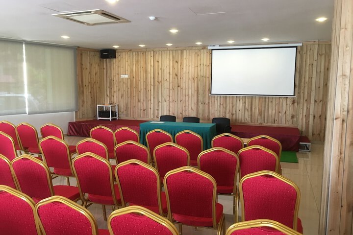 Ballroom/Hall 28 of 43