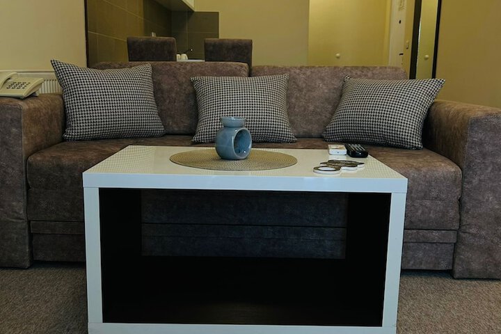Room 15 of 32