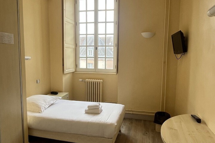 Room 15 of 46