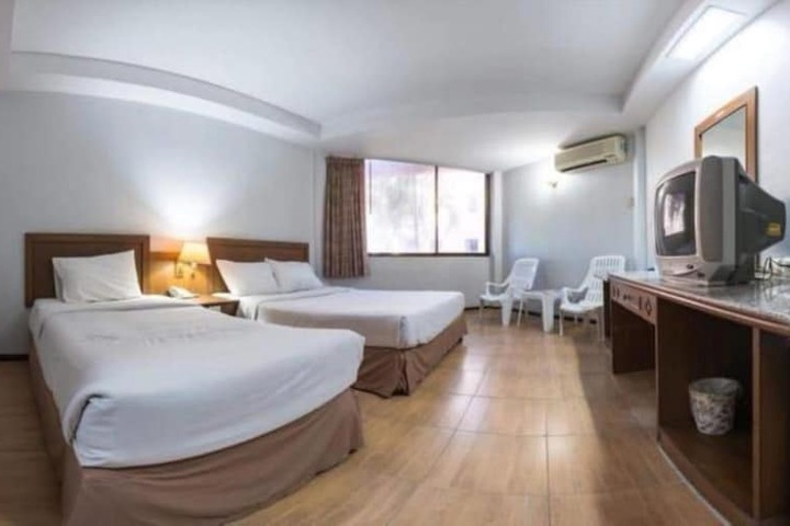 Room 4 of 15