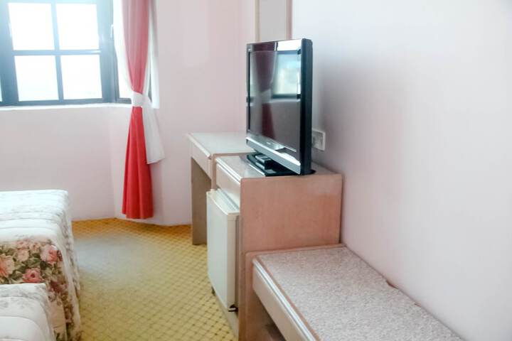 Room 16 of 33