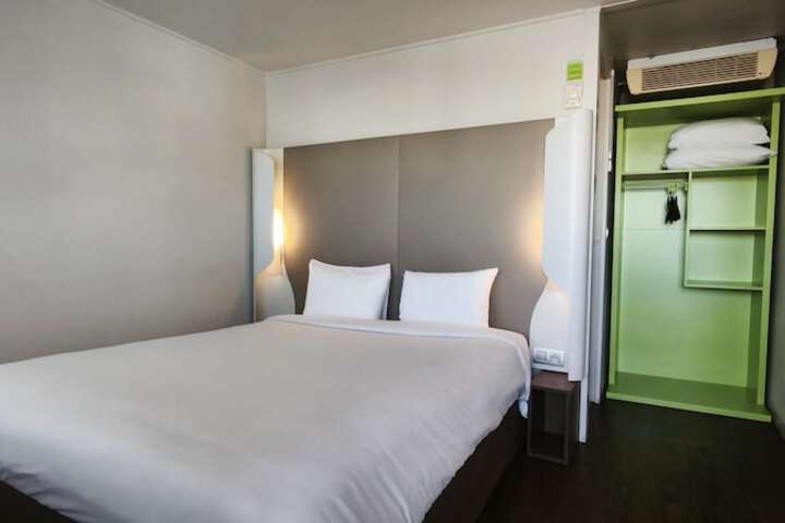 Room 10 of 61