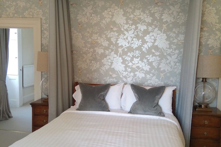 Room 6 of 38