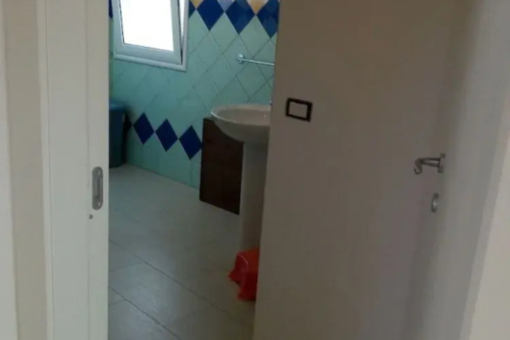 Room 6 of 8