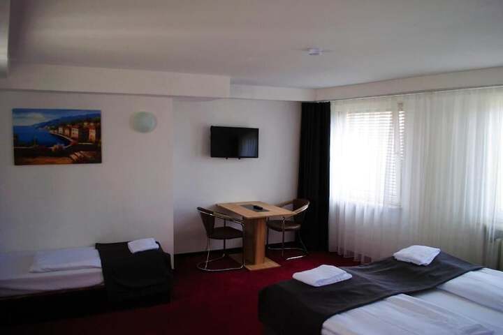 Room 12 of 37
