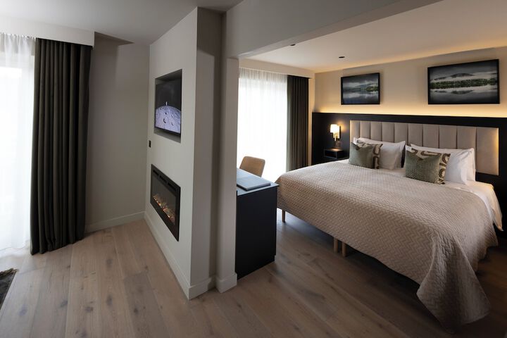 Room 9 of 15