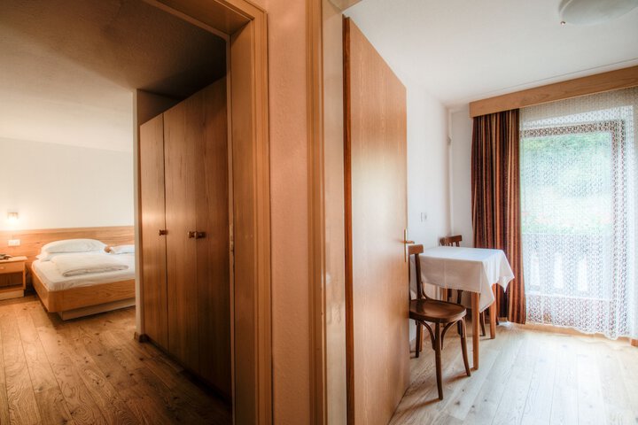 Room 9 of 31