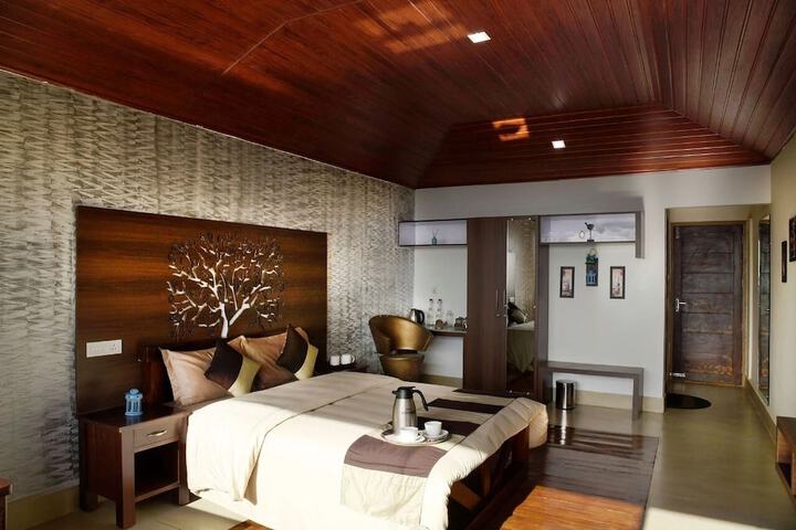 Room 9 of 33