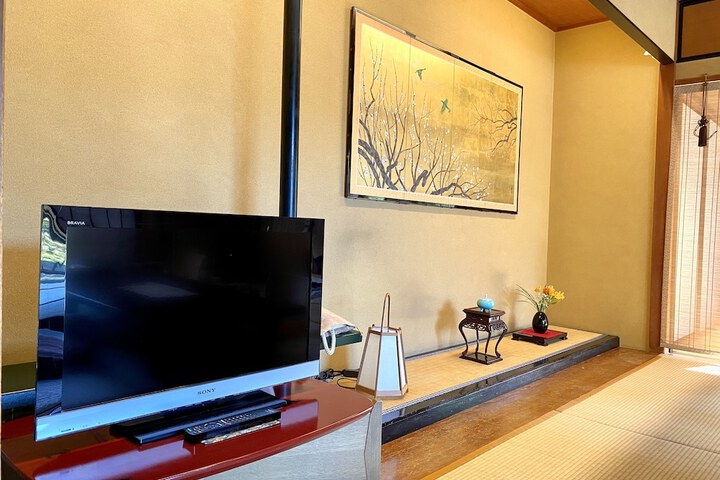 Room 12 of 48