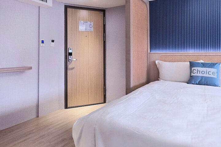Room 7 of 33