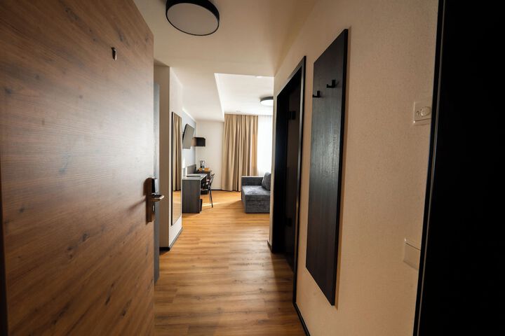 Room 10 of 24