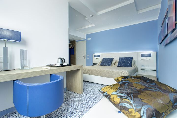 Room 8 of 116