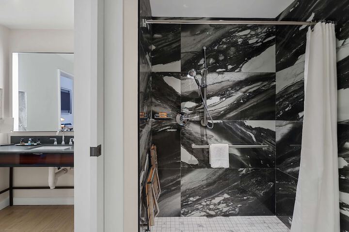 Bathroom shower