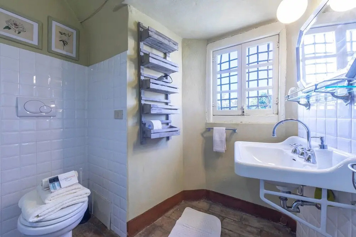 Room 8 of 13