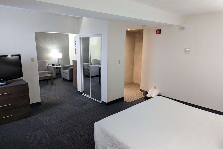 Room 27 of 53