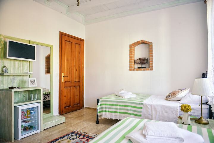 Room 4 of 14