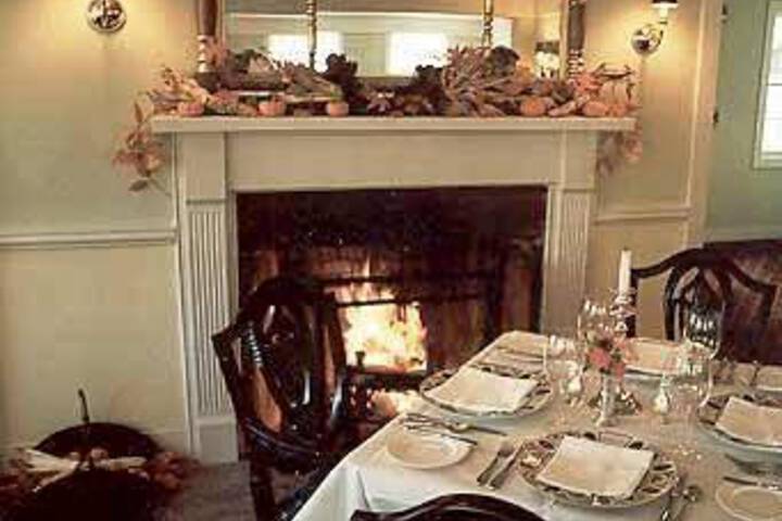 Dining 3 of 18