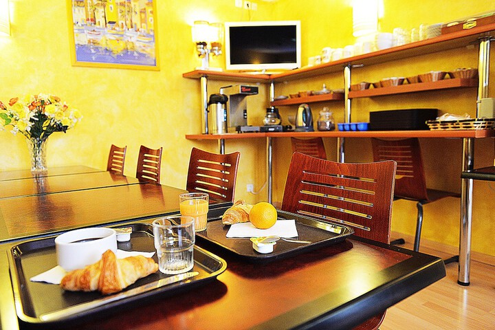 Breakfast/Coffee Service 27 of 34