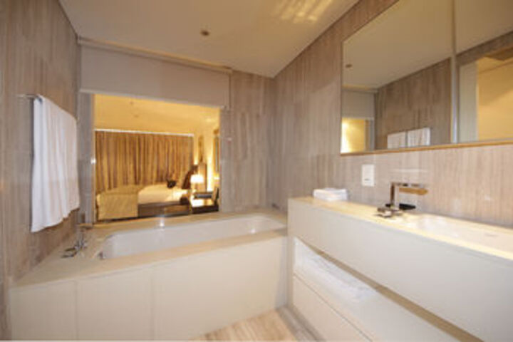 Room 4 of 66