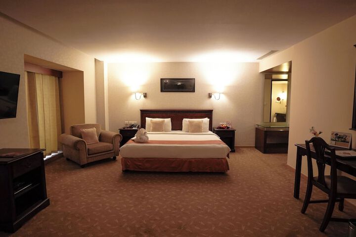 Room 10 of 52