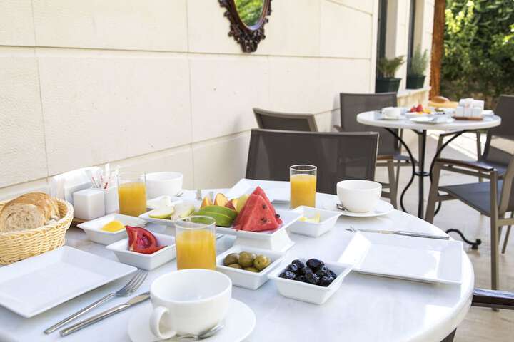 Breakfast/Coffee Service 26 of 36