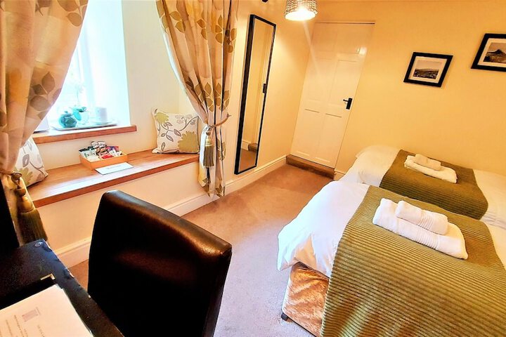 Room 3 of 99